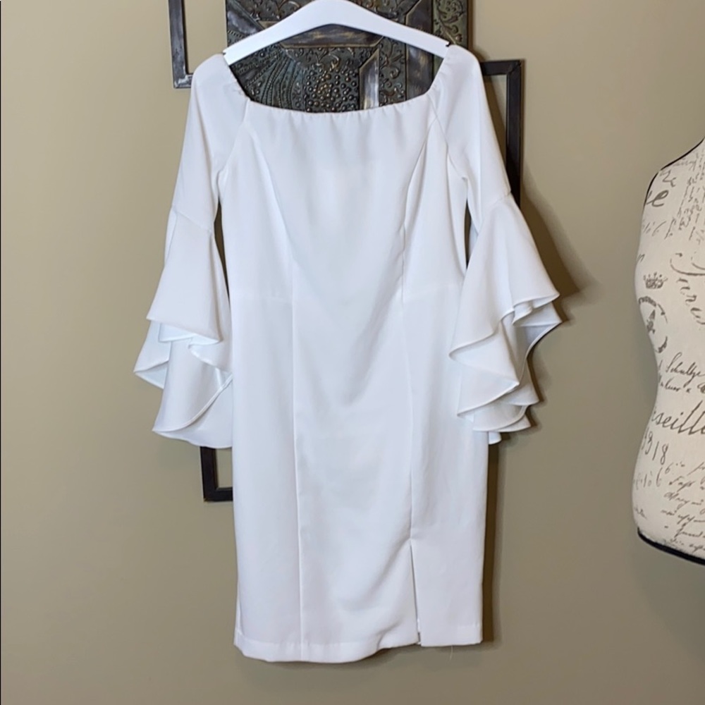 Venus white Strapless flounce sleeves dress